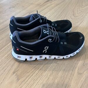 Women’s On Cloud 5 Black White Size 7 EXCELLENT